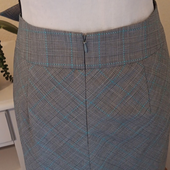 Dana Buchman Plaid Straight Skirt - Picture 6 of 9